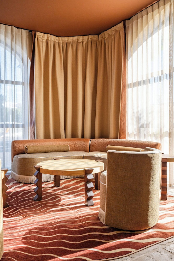 Villa Augusta — 4-Star Luxury Hotel in Saint-Paul-Trois-Chateaux, France