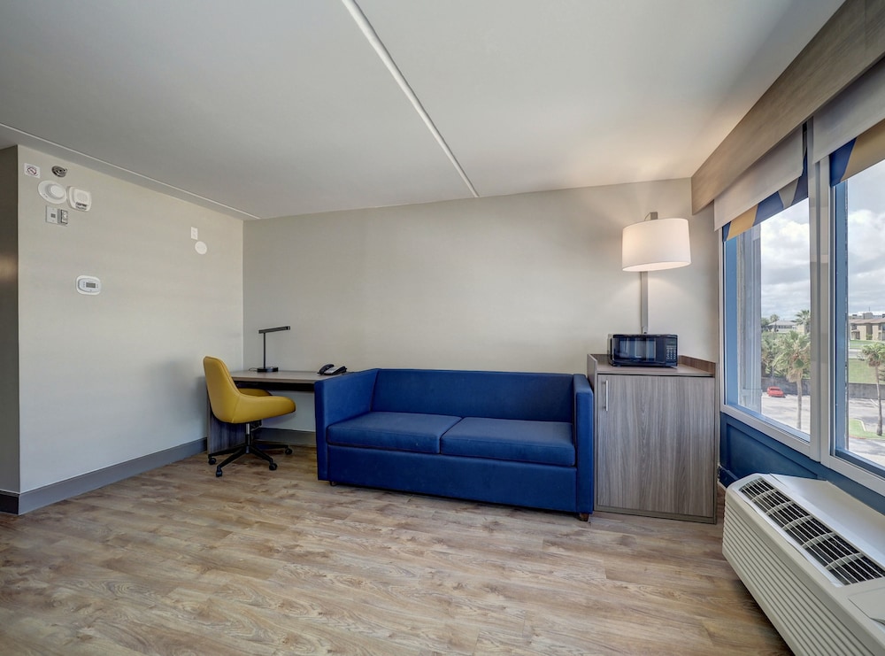 Holiday Inn Express Corpus Christi Beachfront by IHG - photo 16