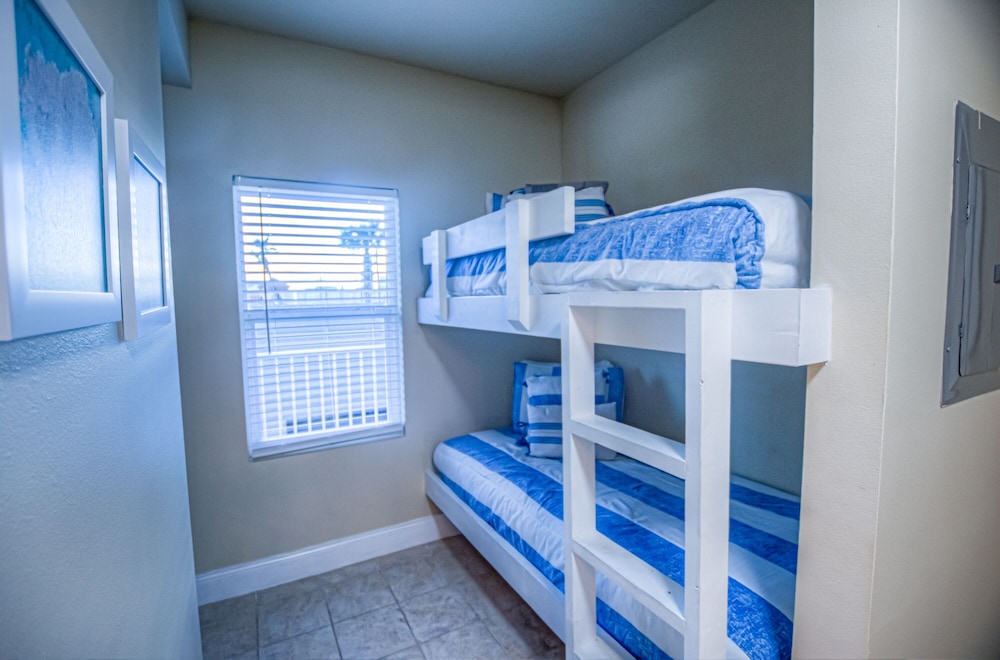 Laketown Wharf Resort by Aneliya's Rentals - photo 51