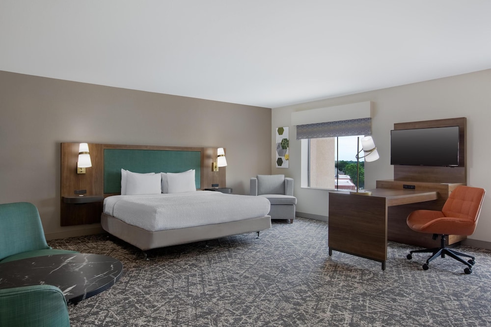 Hampton Inn & Suites Dallas Arlington N Entertainment Dist. - photo 8