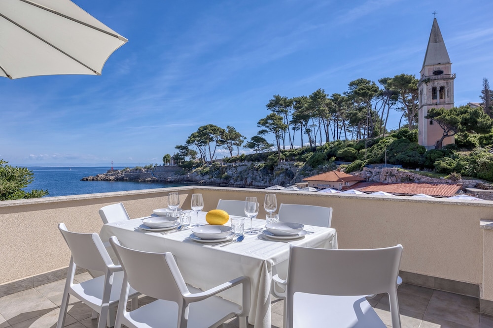 Panorama Apartment Veli Losinj — 4-Star Luxury Hotel in Mali Losinj, Croatia