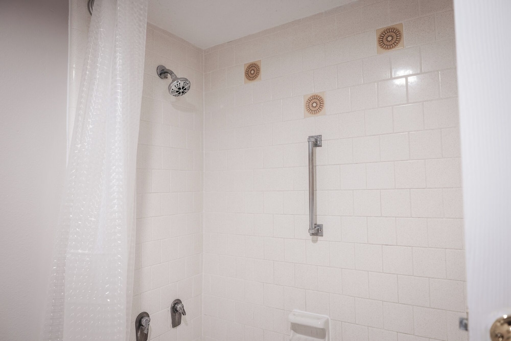 Riverside Inn & Suites by OYO Danville Ceaser Casino - photo 35