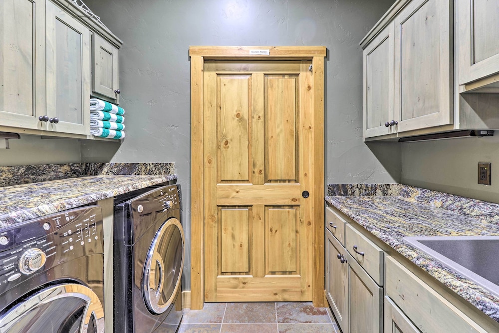 Beautiful Eureka Cabin Rental on Golf Resort in Eureka, United States