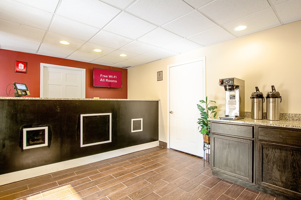 Red Roof Inn Scottsburg - photo 2