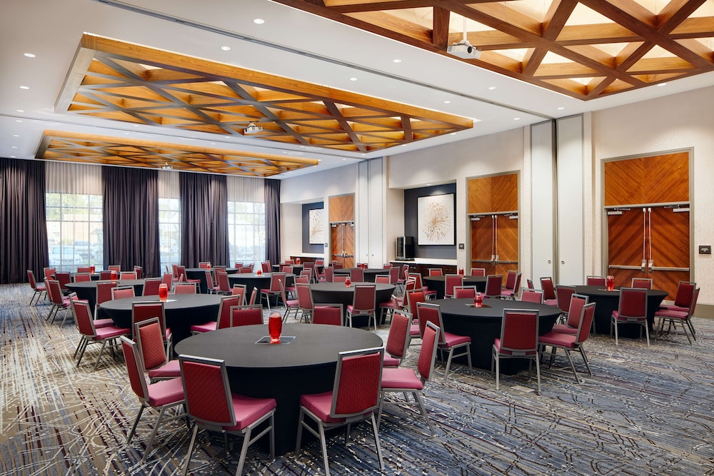 Embassy Suites by Hilton Atlanta Airport North - photo 38