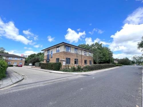 Luxury Apartment 5 — 4-Star Luxury Hotel in Milton Keynes, United Kingdom