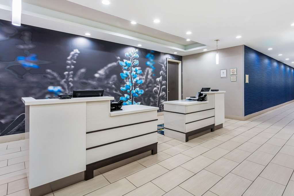 La Quinta Inn & Suites by Wyndham Odessa N. Sienna Tower - photo 8