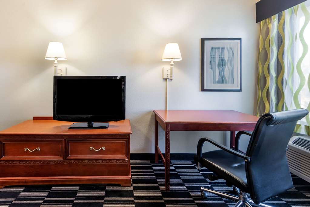 La Quinta Inn & Suites by Wyndham Roswell - photo 18