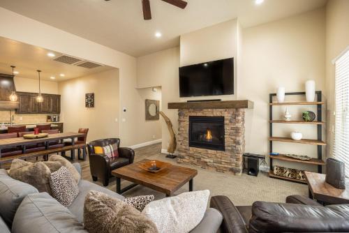 9th Hole Clubhouse Stroll in Ivins, United States