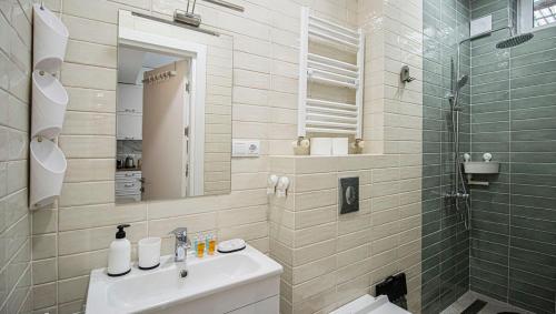 Elegant 1BR Vake Apt for 3 By Wehost