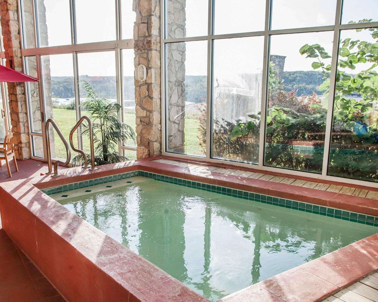 Quality Inn Lake of the Ozarks - photo 8