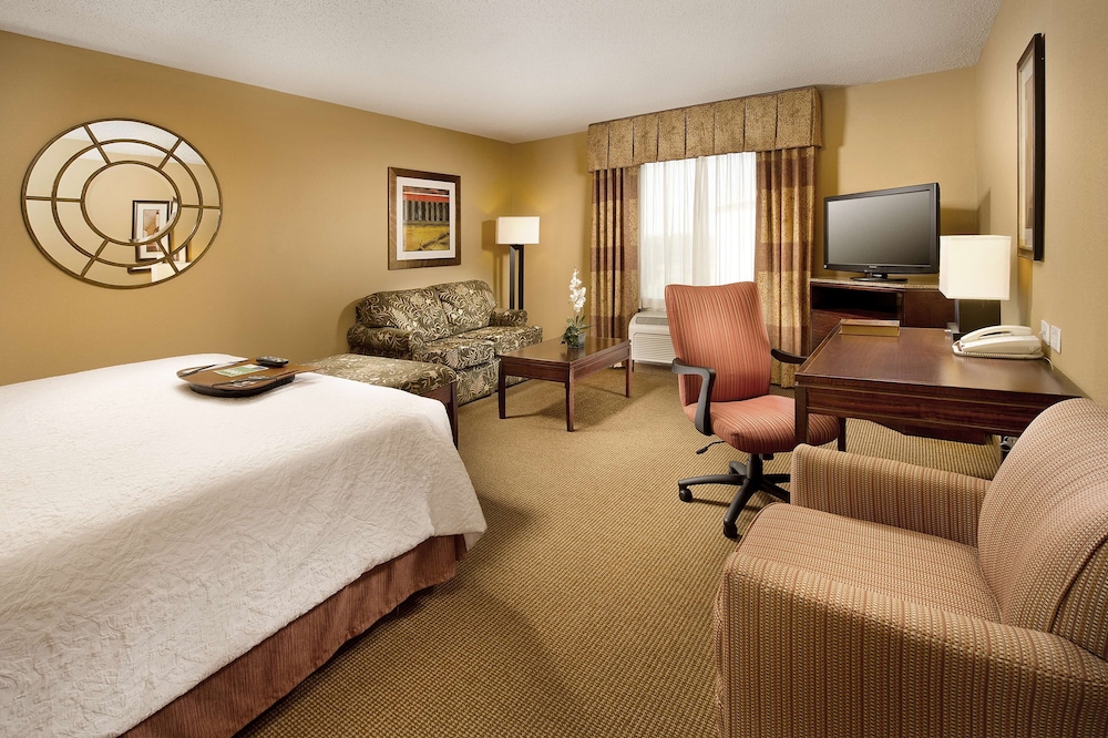 Hampton Inn & Suites San Antonio Airport - photo 8
