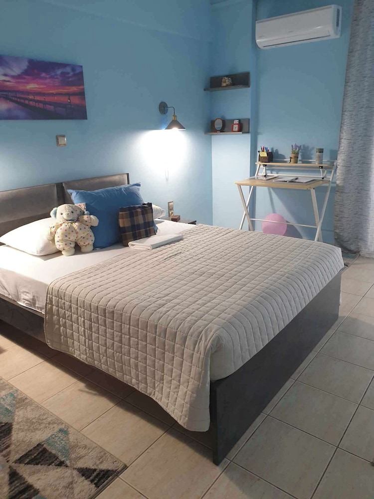 Piraeus Seaside Apartment Escape — 4-Star Luxury Hotel in Piraeus, Greece