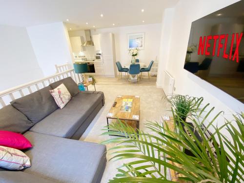 The Seaside Maisonette. Free Parking Close To Town — 4-Star Luxury Hotel in Bournemouth, United Kingdom