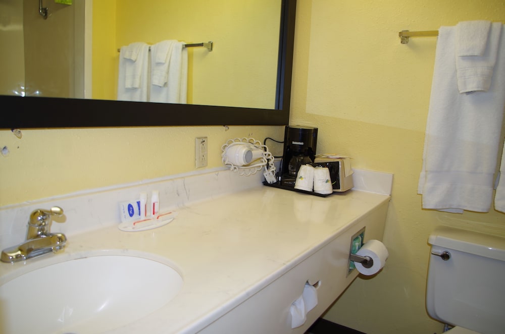 Days Hotel & Conference Center by Wyndham Danville - photo 28