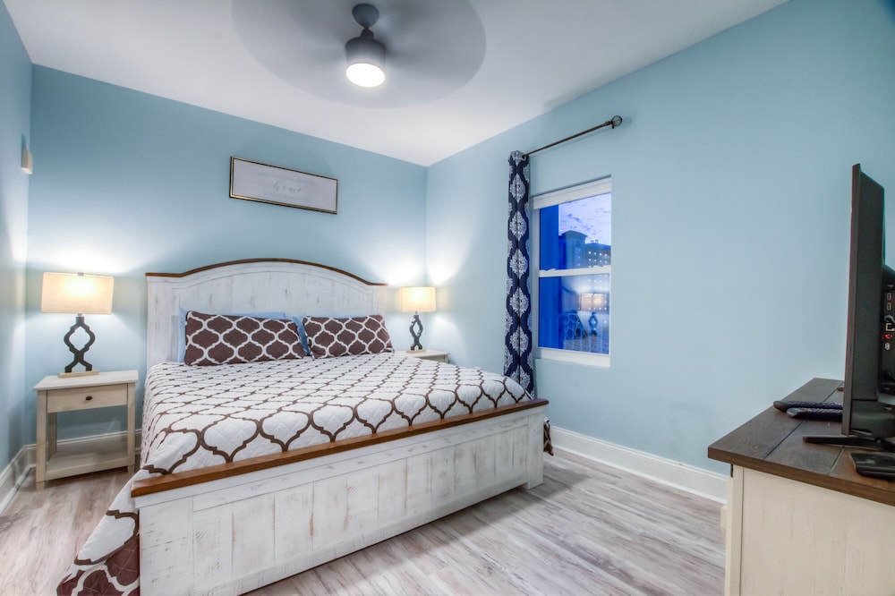 Laketown Wharf Resort by Aneliya's Rentals - photo 206