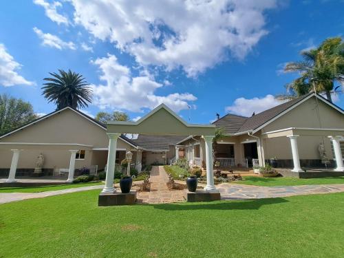 Longtom Farm Guesthouse — 4-Star Luxury Hotel in Lydenburg, South Africa