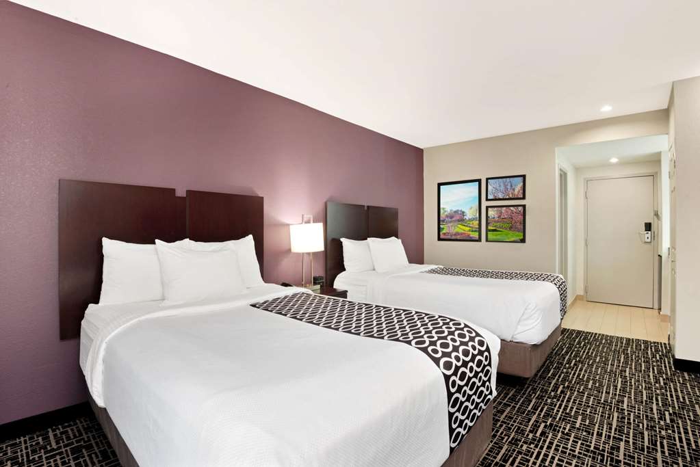 La Quinta Inn & Suites by Wyndham New Cumberland Harrisburg - photo 19
