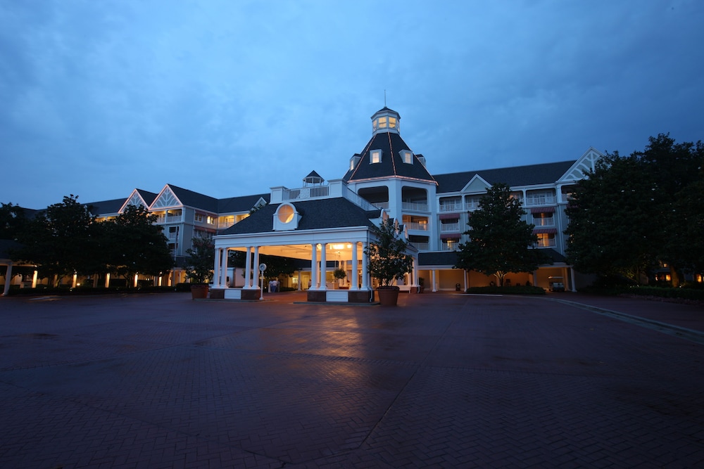 Disney's Yacht Club Resort - photo 20