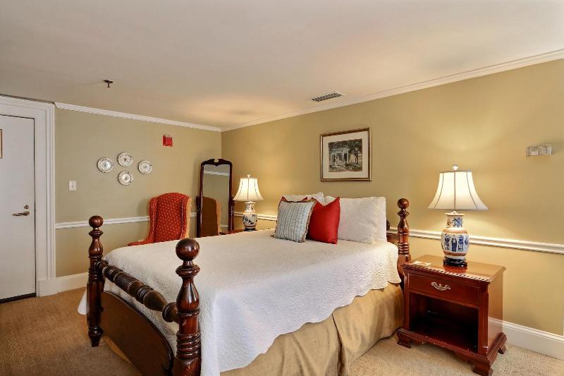 The Presidents Quarters Inn - photo 41