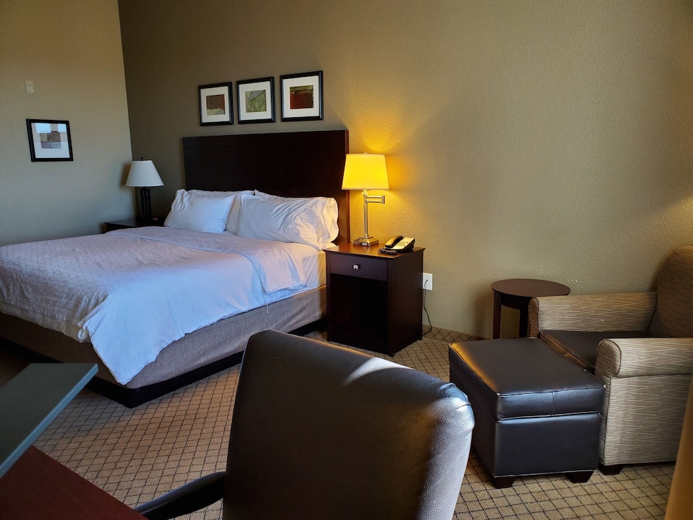 Holiday Inn Express Hotel and Suites Mankato East by IHG - photo 21