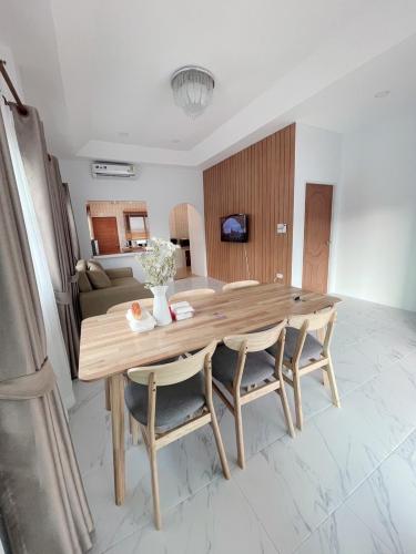 Sugar Beach Pool Villa Bangsaen — 4-Star Luxury Hotel in Ban Muang, Thailand