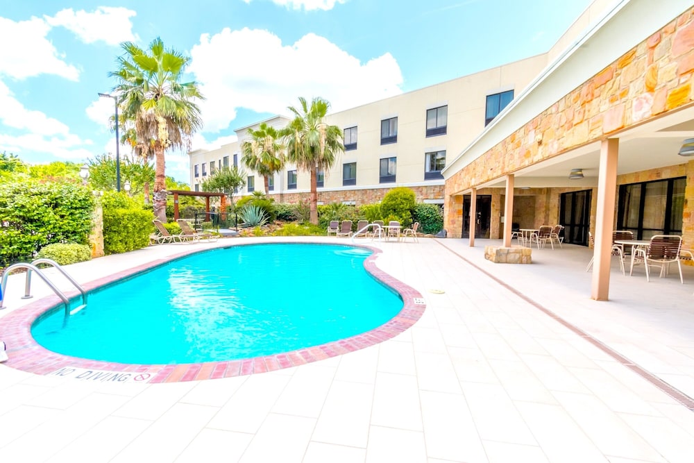 Hampton Inn and Suites College Station - photo 54
