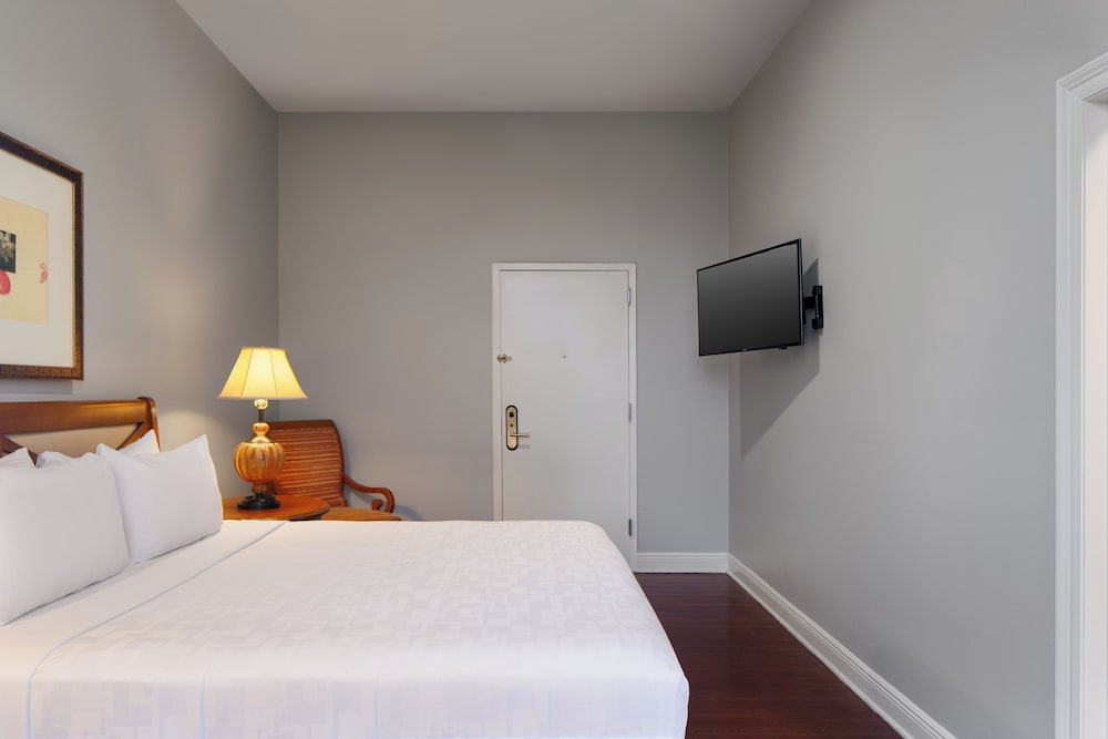 New Orleans Courtyard Hotel and Suites by the French Quarter - photo 14