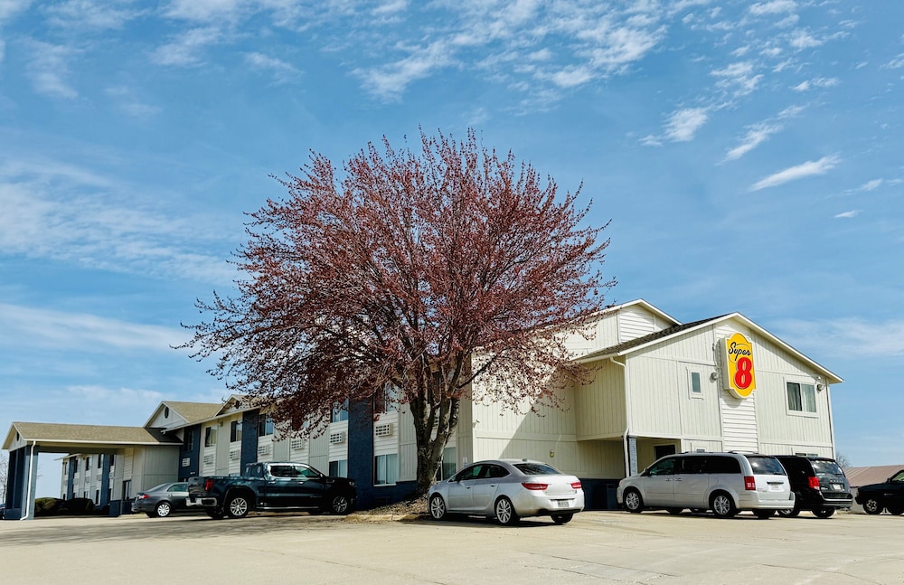 Super 8 by Wyndham Smithville Kansas City — hotel in Smithville