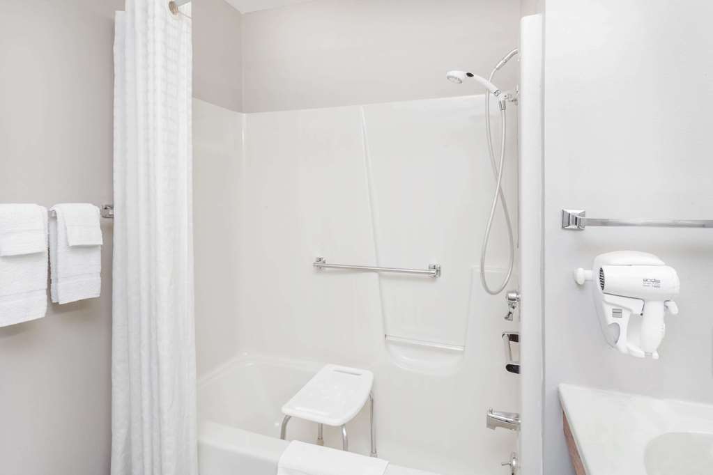 Super 8 by Wyndham Watseka - photo 5