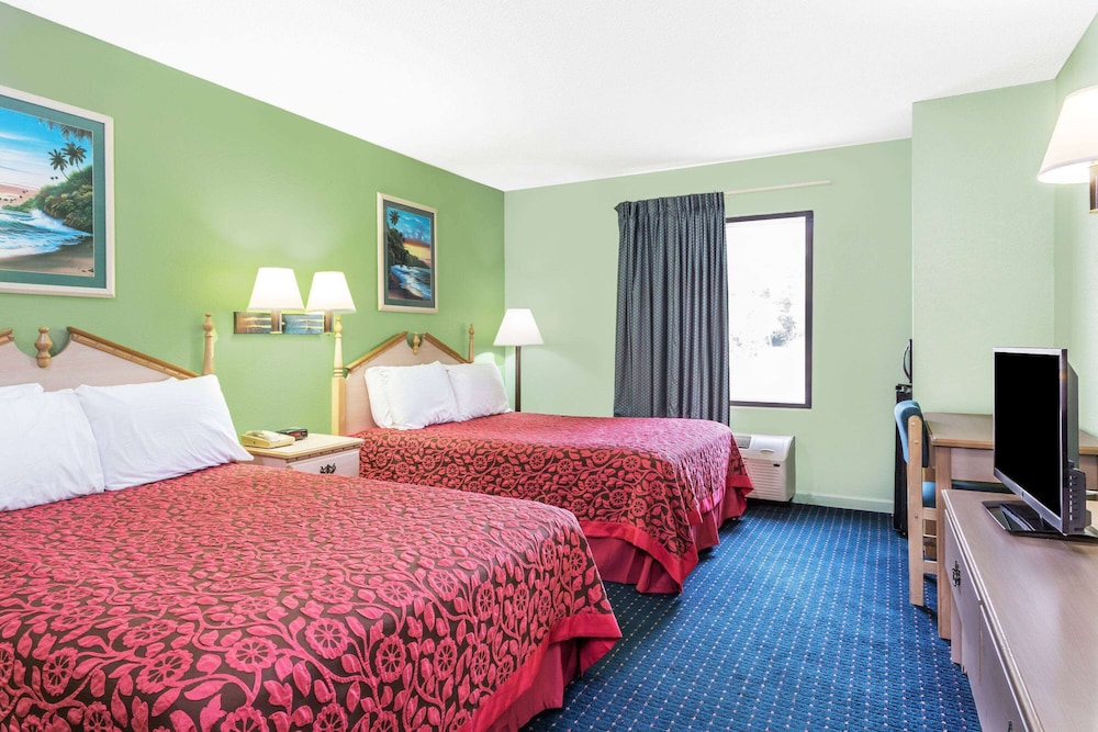 Days Inn by Wyndham Panama City Callaway - photo 11
