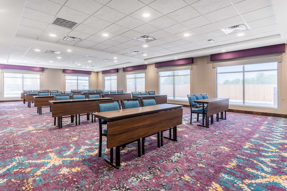 Hampton Inn and Suites Guymon - photo 37