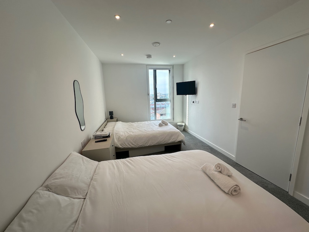 2 Bedroom Apartment Sleeps 6 — 4-Star Luxury Hotel in Manchester, United Kingdom