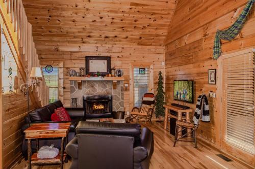 Highland Dream Hot Tub FREE tickets each paid day Near Dollywood WIFI - photo 18