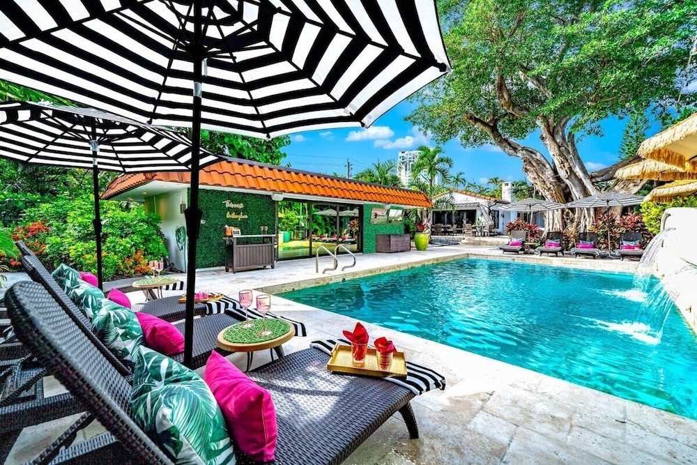 #1 Beach Estate Las Olas Beach Best Location — 4-Star Luxury Hotel in Fort Lauderdale, United States