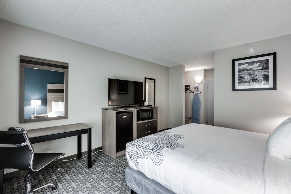 Days Inn & Suites by Wyndham Spokane - photo 12