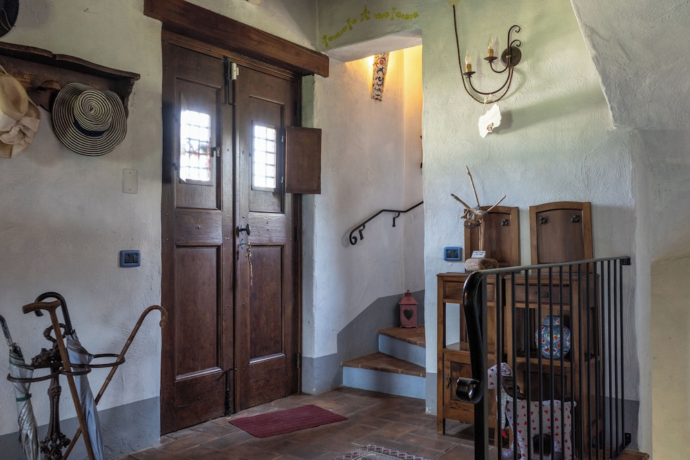 Tenuta di campagna con piscina immersa nel verde in Montecastrilli, Italy