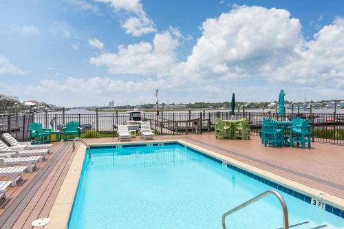 Reel Time Off NEW 3BR 3BA Pool Boat Slip Gear Walk to Beach — 4-Star Luxury Hotel in Carolina Beach, United States