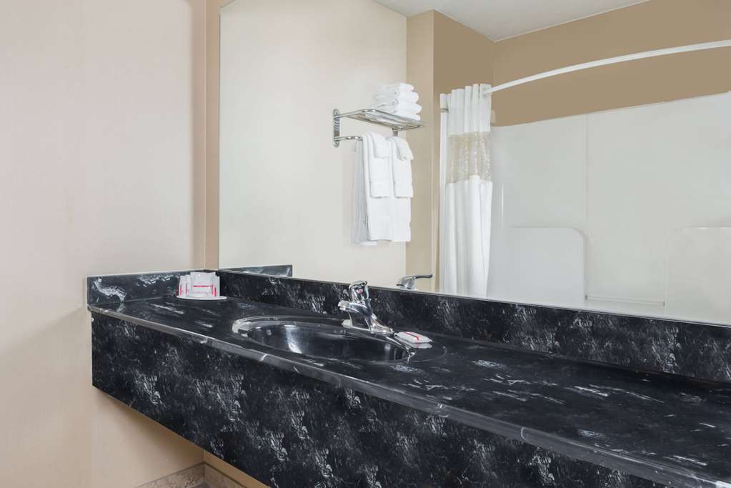 Ramada by Wyndham Strasburg Shenandoah Valley - photo 12