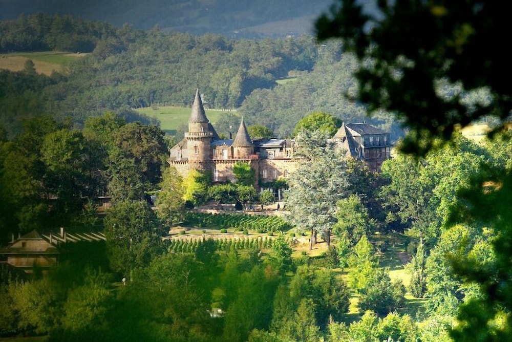 Chateau de Castel Novel — 4-Star Luxury Hotel in Varetz, France