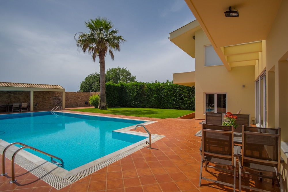 Vila Nikopolis — 4-Star Luxury Hotel in Preveza, Greece