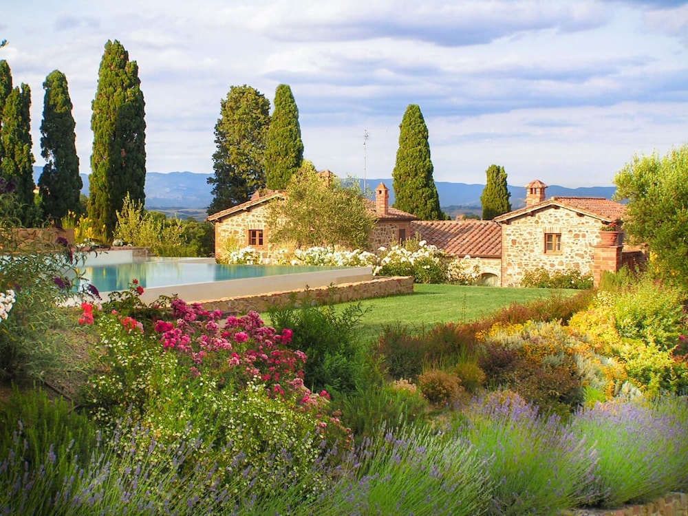 Villa San Sanino Relais in Tuscany — 4-Star Luxury Hotel in Torrita Di Siena, Italy