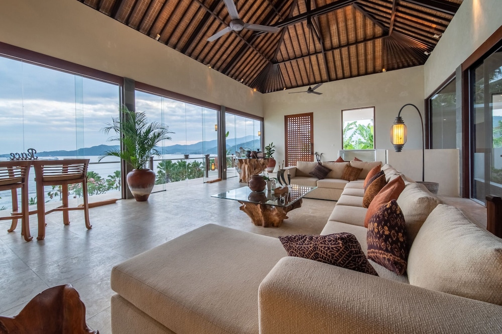 Villa Gumamela Bali — 4-Star Luxury Hotel in Bali, Indonesia