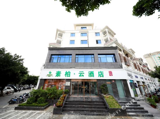Superior Hotel - last minute hotel in Sanya