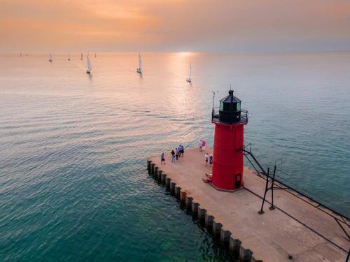 Fireside Retreat — 4-Star Luxury Hotel in South Haven, United States