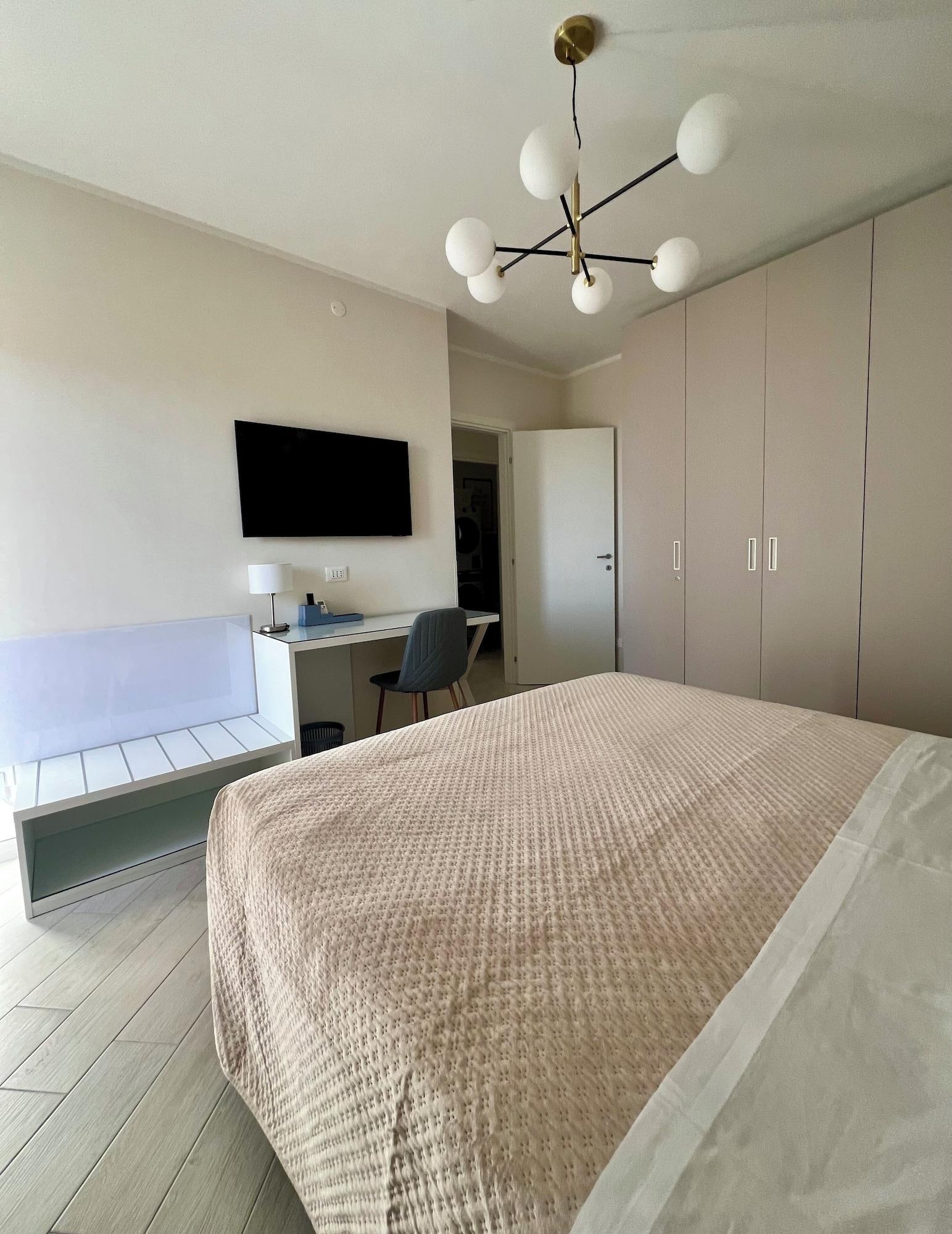 Novimo Comfort Apartment with Elevator & Secure Parking — 4-Star Luxury Hotel in Terrasini, Italy