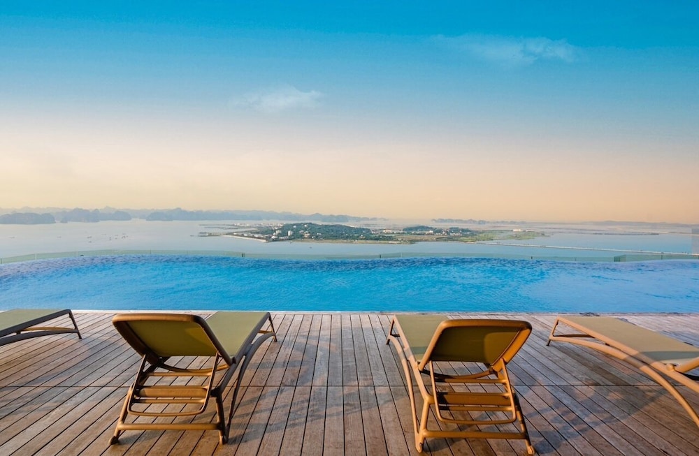 Premier Apartment in A La Carte Ha Long Bay — 4-Star Luxury Hotel in Ha Long, Vietnam