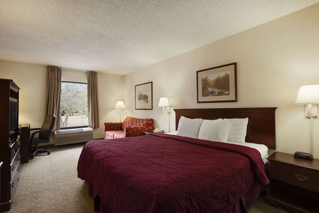 Days Inn by Wyndham Farmville - photo 5