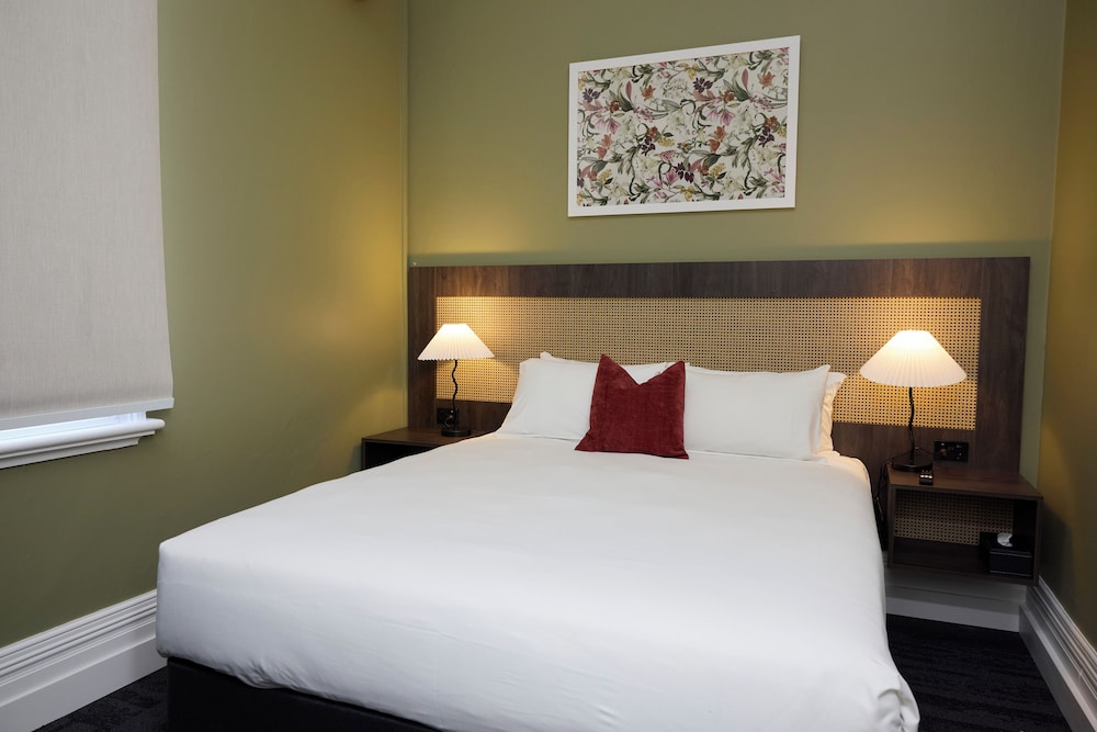 The Burlington Hotel — hotel in Bunbury