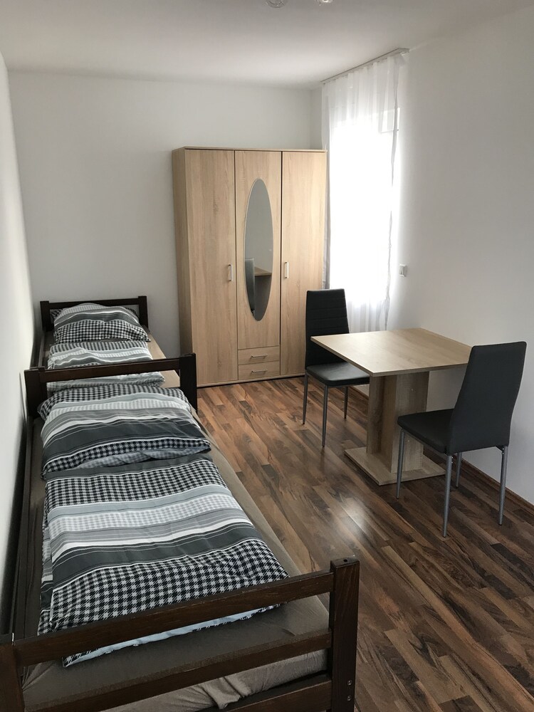 Monteurzimmer — hotel in Sankt Augustin
